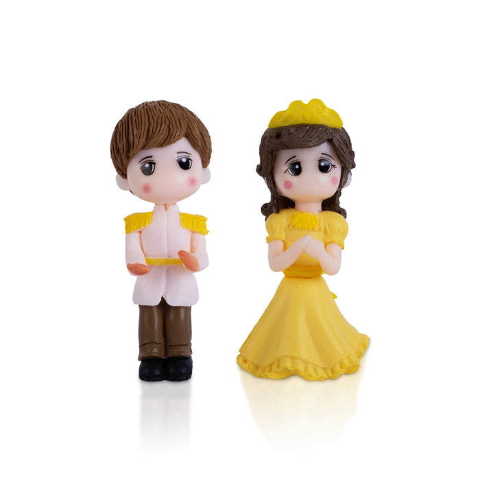 Young Couple Pair - 2 x 1 Inches | Cute Couple/ Resin Showpiece For Home Decor