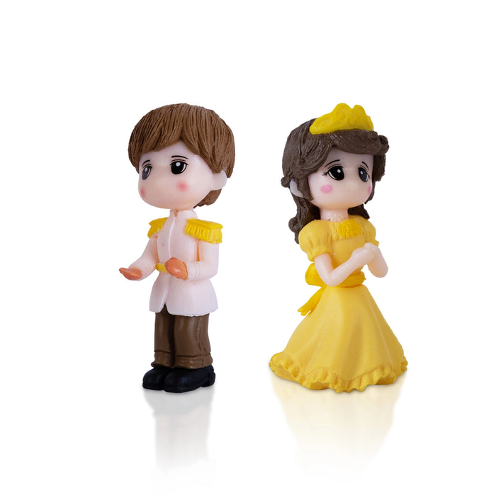 Young Couple Pair - 2 x 1 Inches | Cute Couple/ Resin Showpiece For Home Decor