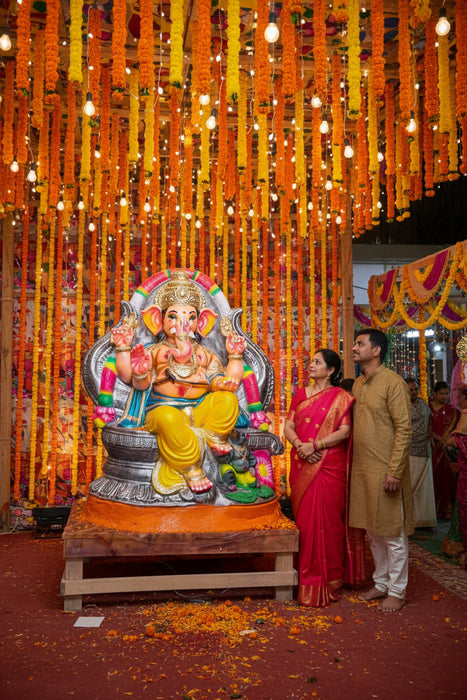 Ganesh Murti - 5.3 x 4.5 Feet | Clay Vinayaka Idol Sitting On Base/ Right Trunk Ganpati for Ganesh Chaturthi